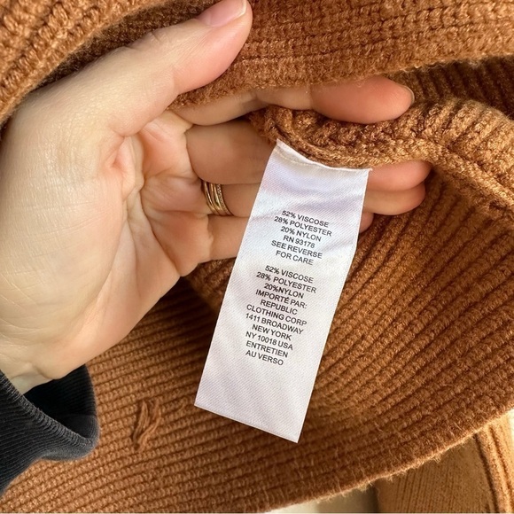 House of Harlow 1960 Camel Cropped Turtleneck Sweater Medium - Picture 7 of 10